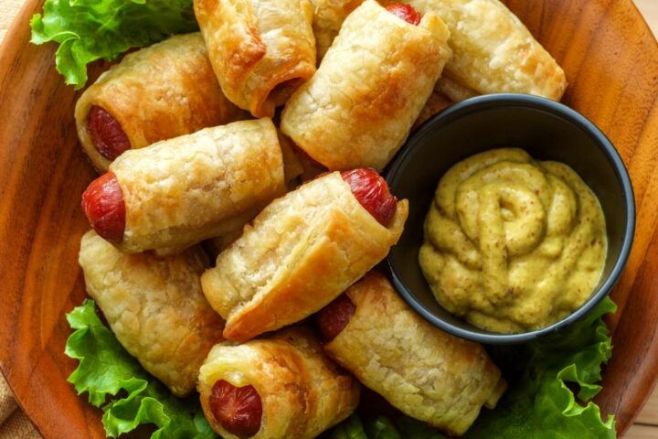 Highland Castle Farms Pigs in Blankets Chipolatas in Bacon – g