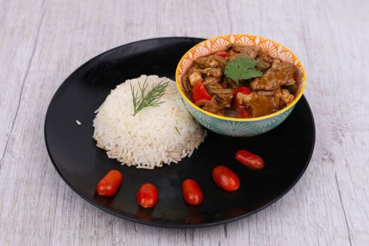 Greenspoon Freshly Made & Chilled Kung Pao Pork With Spring Onion Rice - 520g