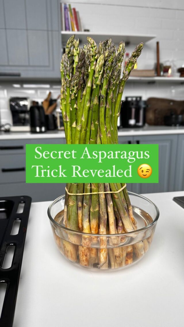 Trim your asparagus like a pro with this hack! 😄👍🏼

How do you enjoy your asparagus? 😃 We added a bit of olive oil + a sprinkle of salt, 🧂 baked in the oven for 12 minutes, and added @groveandmeadow plant based Parmesan. It was 👌🏼🙂‍↕️

Tap the link in bio to shop asparagus on our website! 🛒