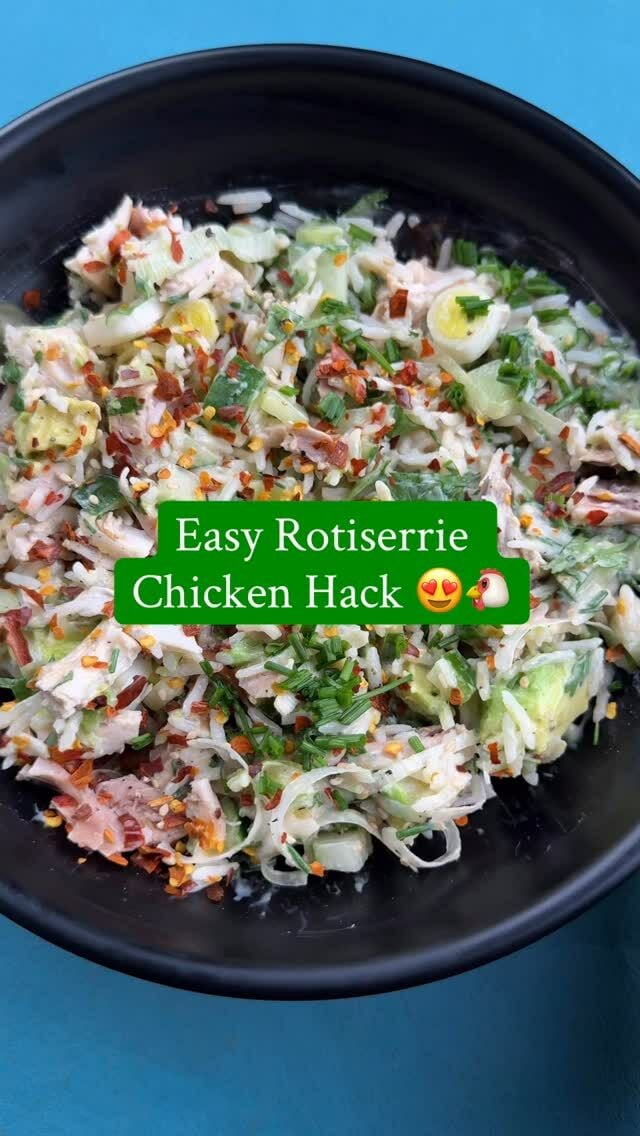 Our rotiserrie chicken is now available in halves too! 🐔🍗 Its perfect for this recipe. Order via our website or app & choose GreenspoonGo for 45-min delivery.

What You Need:
Greenspoon rotiserrie chicken, shredded 🐔
1/2 cucumber, diced 🥒
2 green onions or leeks, sliced 🌱
Cooked rice 🍚
1/2 avocado, diced 🥑
Fresh parsley and chives, chopped 🌿
Sesame seeds for sprinkling 🌸

For the Sauce:
2 tbsp mayo
2 tbsp natural yogurt
Juice of 1/2 lemon 🍋
Salt and pepper to taste 🧂
A drizzle of sriracha for heat 🌶

How to Make It:
Shred your rotisserie chicken into a bowl
Toss in cucumber, green onions, rice, avocado, parsley, and chives
Mix the mayo, yogurt, lemon, salt, pepper, and sriracha for your creamy sauce
Pour the sauce over the bowl and mix it all together
Sprinkle sesame seeds on top for that extra yum factor

Why You’ll Love It:
Ready in minutes ⏱️
Fresh, creamy, and packed with flavor 😋
Perfect for lunch, dinner, or anytime you’re hungry 💥

Bonus : Add a fried egg on top for next-level comfort 🥚